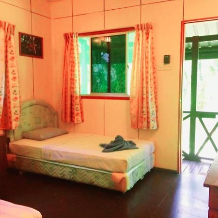 Sukau Backpackers B&B ภายนอก รูปภาพ