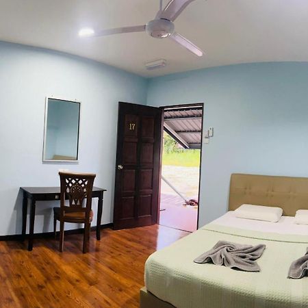 Sukau Backpackers Bed & Breakfast Bed & Breakfast ภายนอก รูปภาพ