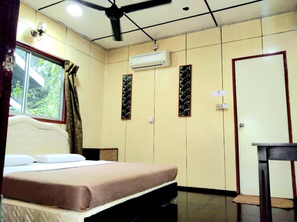 Sukau Backpackers B&B ภายนอก รูปภาพ