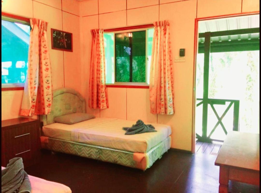 Sukau Backpackers B&B ภายนอก รูปภาพ