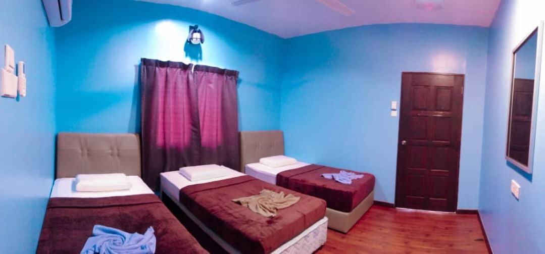Sukau Backpackers Bed & Breakfast ภายนอก รูปภาพ