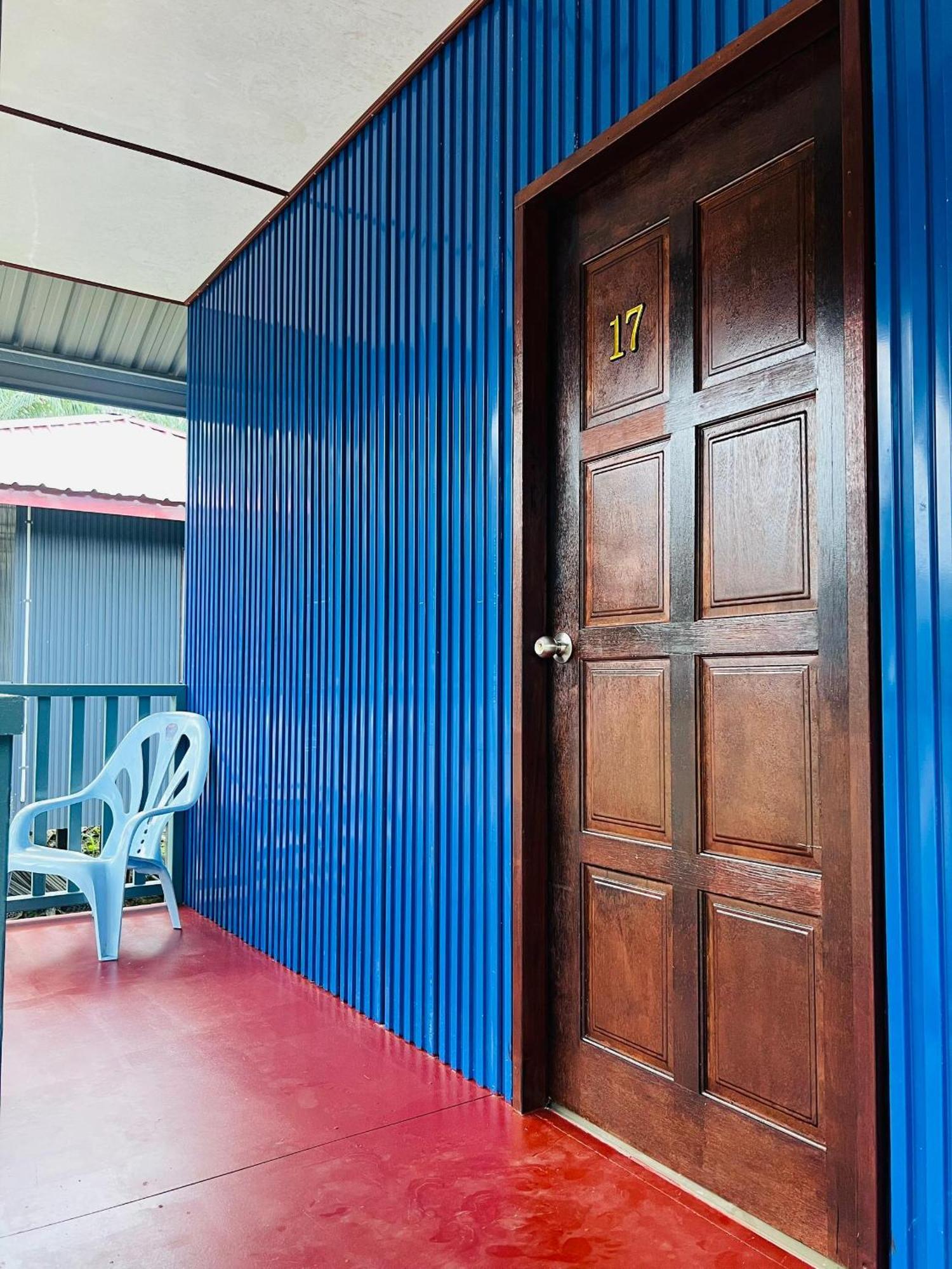 Sukau Backpackers Bed & Breakfast ภายนอก รูปภาพ