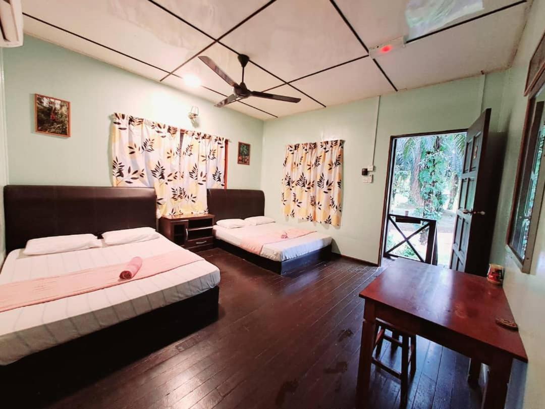 Sukau Backpackers Bed & Breakfast Bed & Breakfast ภายนอก รูปภาพ